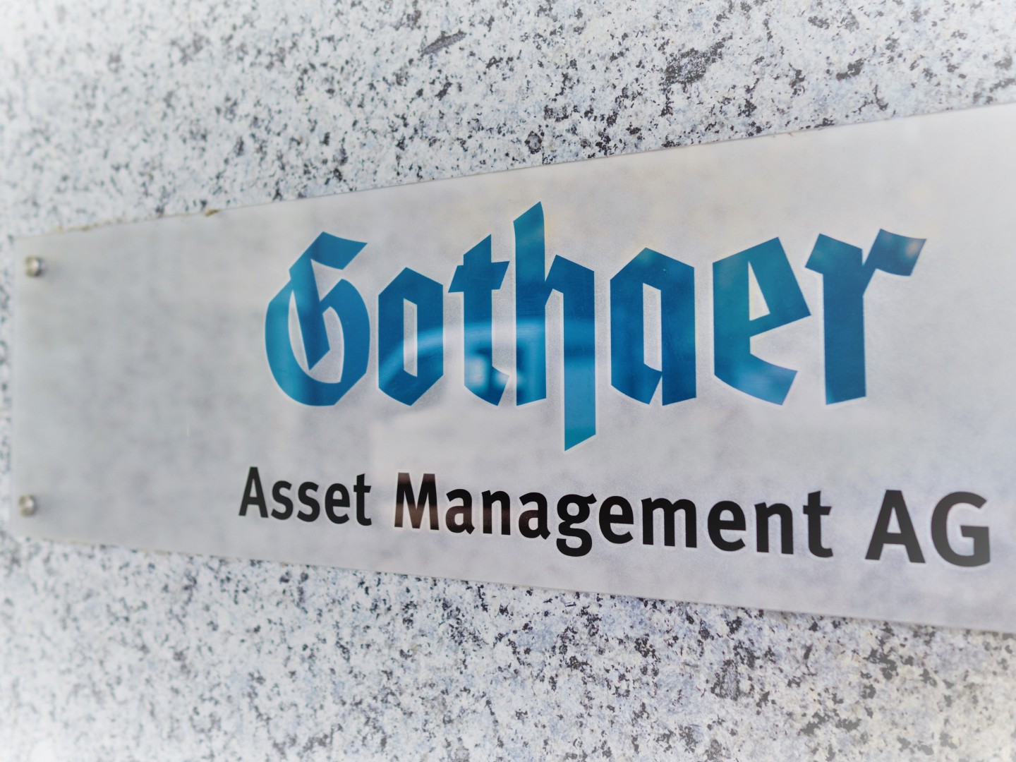 Eingangsschild der Gothaer Asset Management AG.