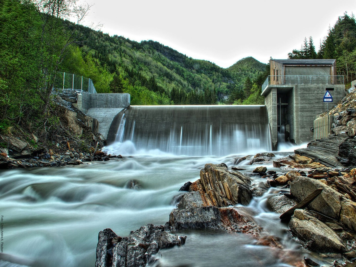 Nachhaltige Investitionen im Bereich Infrastruktur: Wasserkraftwerk Investment.
